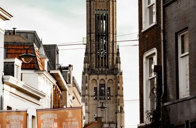 Taxi in Arnhem centrum bij de Eusebiuskerk
